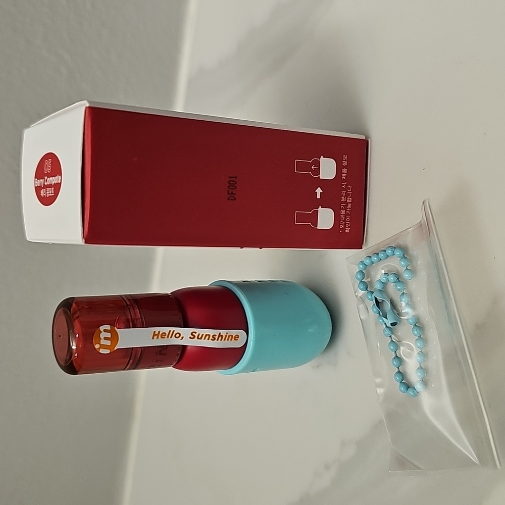 I'm Meme Water Gel Tint In 'Berry Compote' with Key Ring. New In Box. Sealed. - Picture 4 of 8